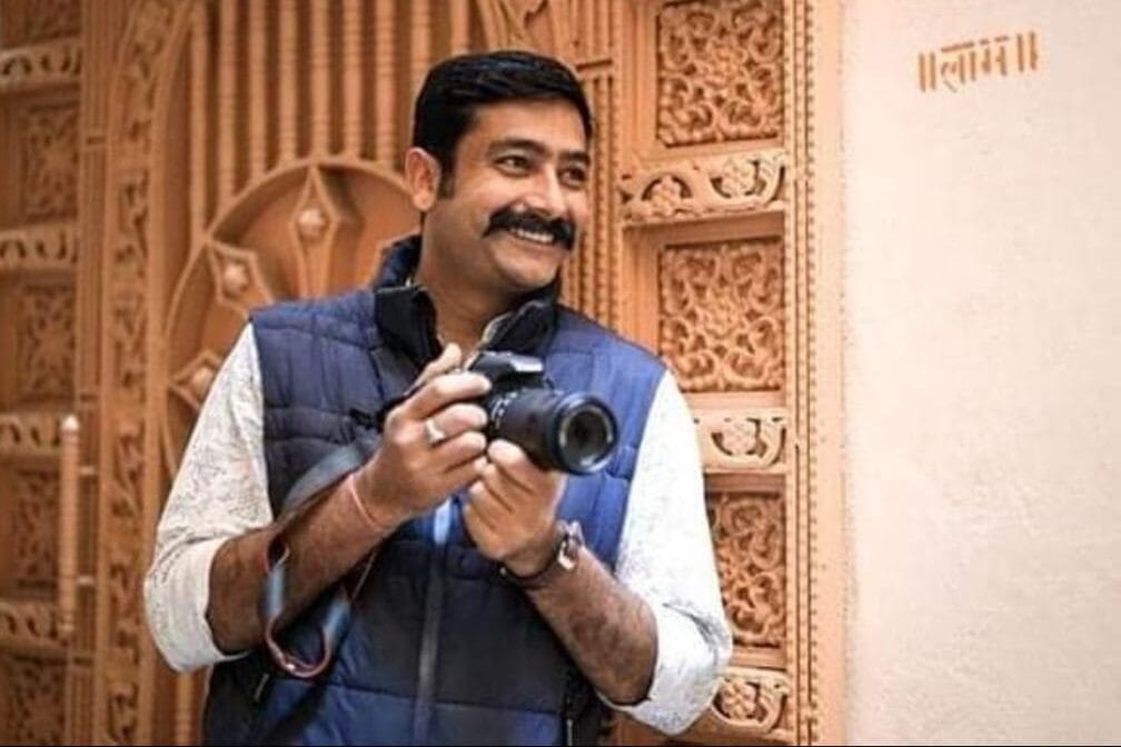 Portrait Kapil Raj tour guide in India and Nepal